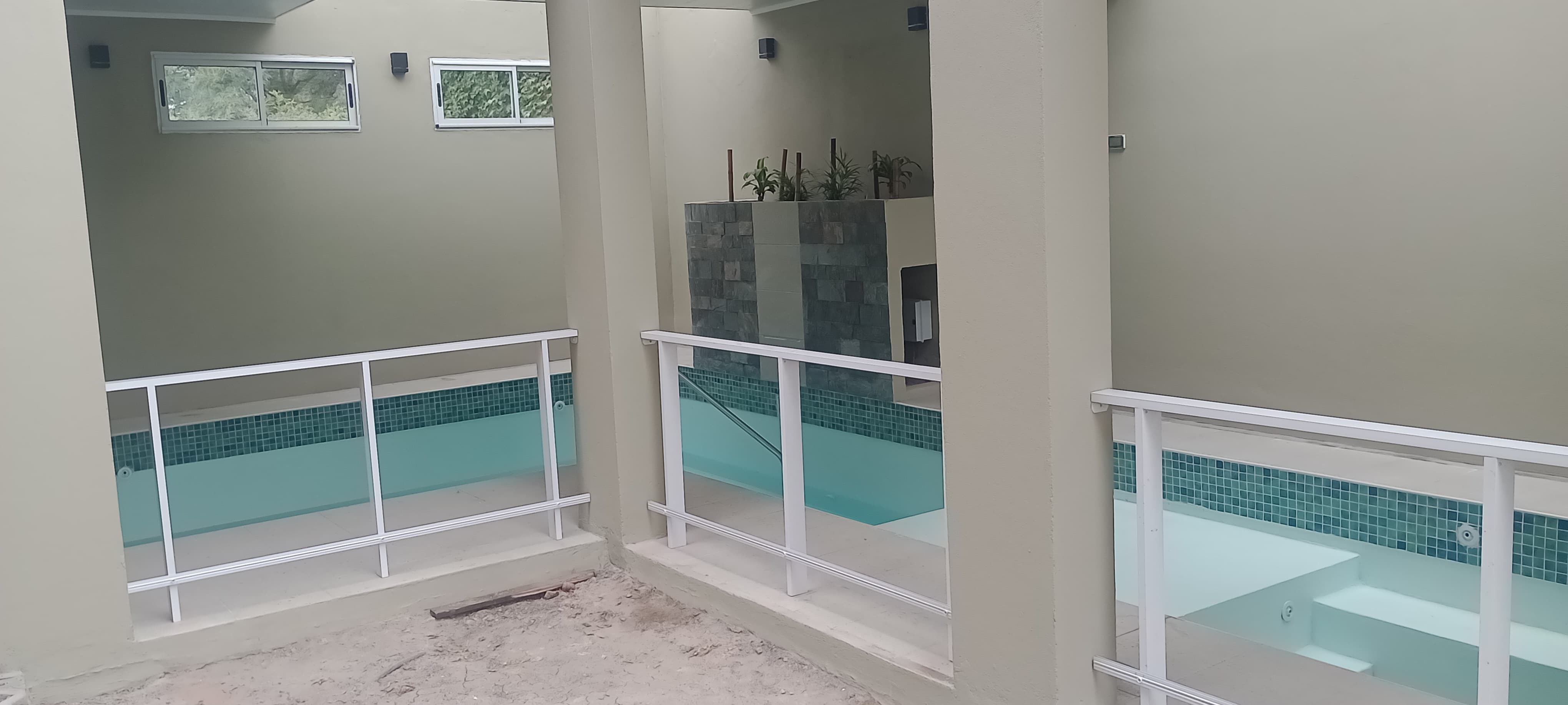 Cerramiento de aluminio y vidrio completo realizado por Búnker II Aberturas