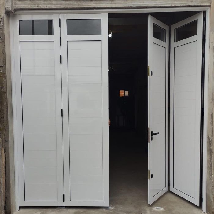 Portón de aluminio de 4 hojas plegadizas